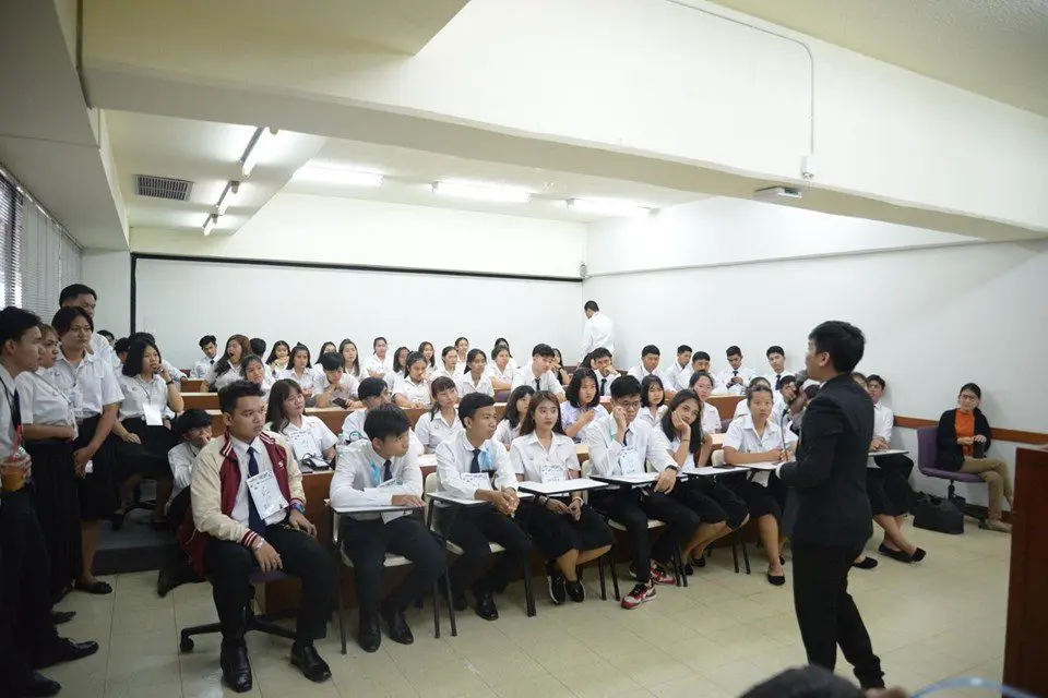 ถ่ายทอดความรู้ “ศาลจำลอง” จากรุ่นพี่สู่รุ่นน้อง นิติศาสตร์ ม.ศรีปทุม