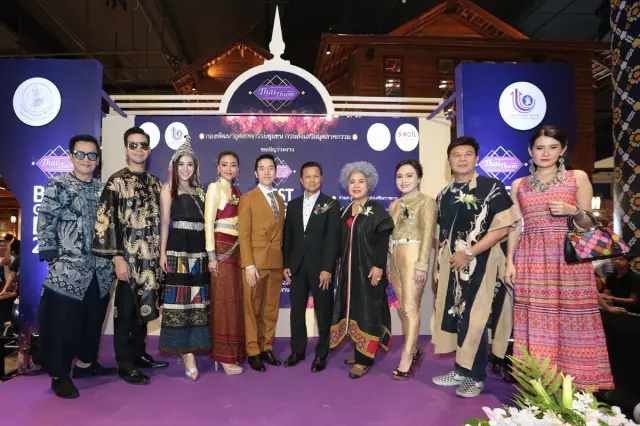 ‘น้องเพชร-ไกรสร’ นำนางงามขึ้นแคทวอล์ก แฟชั่นโชว์  งาน “Thai Thum BEST GOODS FAIR 2019”