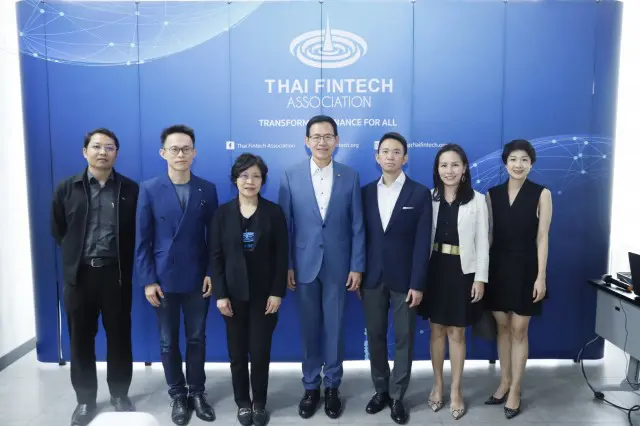 สำนักงาน คปภ. จับมือพันธมิตรฟินเทคสร้างแนวร่วมคนรุ่นใหม่พัฒนาวงการ InsurTech เพื่อเพิ่มศักยภาพประกันภัยไทยสู่เวทีสากล  (small yellow diamond)เลขาธิการคปภ. สะท้อนมุมมองหน่วยงานกำกับดูแล ย้ำชัดการพัฒนา InsurTech เต็มรูปแบบคือทางออกประกันภัยไทยสู้ผลกระทบจาก digital disruption