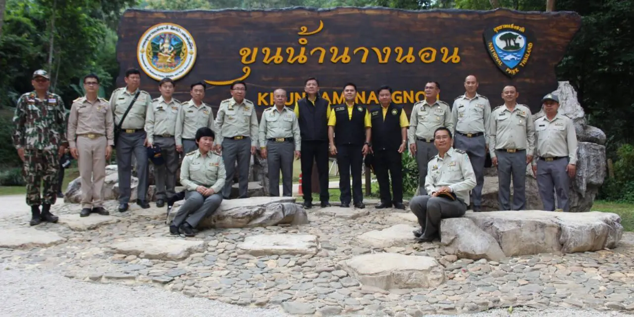 รัฐมนตรีว่าการกระทรวงทรัพยากรธรรมชาติและสิ่งแวดล้อม ทำพิธีเปิดป้ายอุทยานแห่งชาติถ้ำหลวง-ขุนน้ำนางนอน อ.แม่สาย จ.เชียงราย