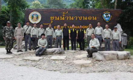 รัฐมนตรีว่าการกระทรวงทรัพยากรธรรมชาติและสิ่งแวดล้อม ทำพิธีเปิดป้ายอุทยานแห่งชาติถ้ำหลวง-ขุนน้ำนางนอน อ.แม่สาย จ.เชียงราย