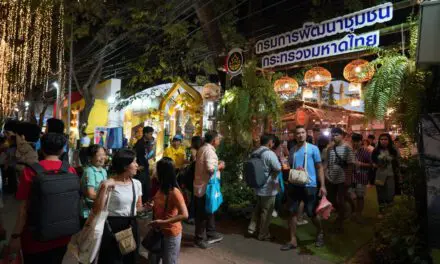 พช. ชูสินค้าชุมชนสู่เมือง ไปกับบรรยากาศร้านค้า OTOP Trader โชว์ห่วย ช่วยชุมชน ในงานกาชาด 2562