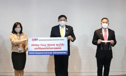 EXIM BANK ส่งมอบหน้ากาก Face Shield และน้ำดื่ม สนับสนุนบุคลากรทางการแพทย์สังกัดกรุงเทพมหานครสู้ภัยโควิด-19