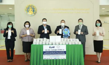 พม. รับมอบหน้ากากอนามัยแบบผ้า 10,000 ชิ้น จาก ปตท