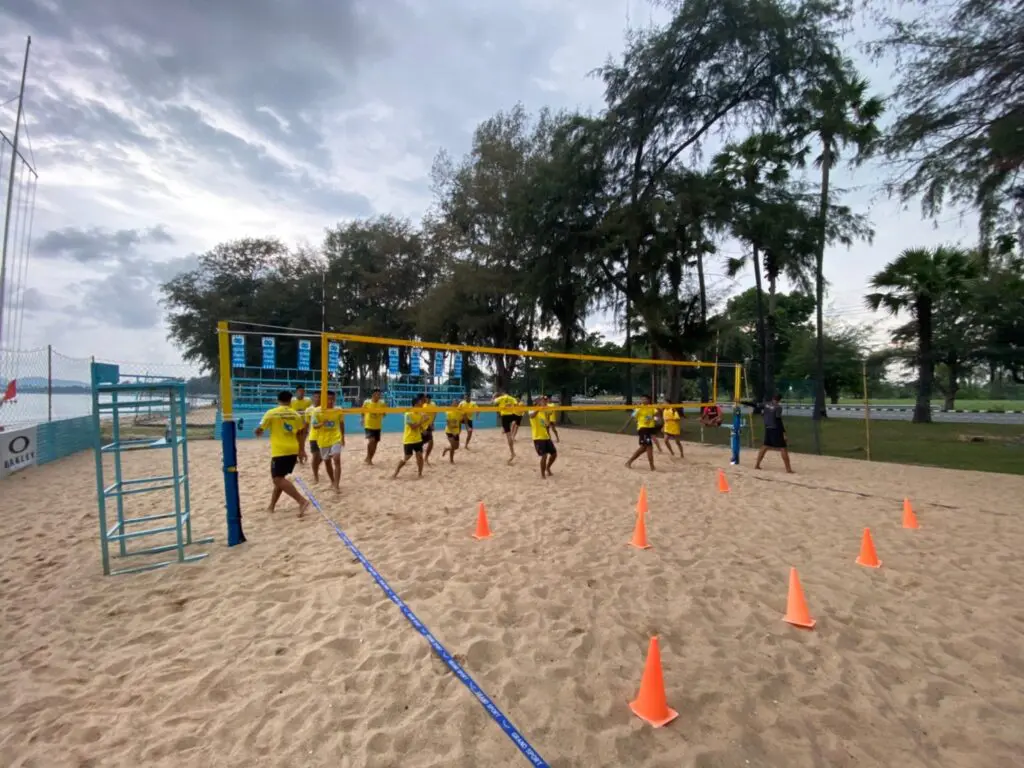 แว่นท็อปเจริญ เดินหน้าสนับสนุนวงการกีฬาวอลเลย์บอลชายหาดทีมชาติไทย