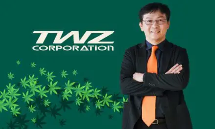 TWZ ร่วมตั้งบริษัทใหม่ทำธุรกิจกัญชงครบวงจร  เผยมีออร์เดอร์รออยู่แล้ว คาดรายได้ปีละ 50 ล้านบาท    TWZ ร่วมกับ ‘เอเอ ไบโอ’ ตั้งบริษัท สยาม เมดิคอล แคนนาบิส จํากัด ทำธุรกิจเกี่ยวกับกัญชงครบวงจร ตั้งแต่ต้นน้ำถึงปลายน้ำ โดย TWZ ถือหุ้นในสัดส่วน 49% พร้อมสนับสนุนเงินลงทุนตั้งโรงงานสกัดและแปรรูปกัญชง รวมไปถึงห้องแล็บมาตรฐานสูง และคลังสินค้า คาดรายได้เบื้องต้นปีละ 50 ล้านบาท  นายกิตติพงศ์ กิตติภัสสร รองกรรมการผู้จัดการ บริษัท ทีดับบลิวแซด คอร์ปอเรชั่น จำกัด (มหาชน) หรือ TWZ เปิดเผยว่า ตามที่บริษัท ซีบีดี คอร์ปอเรชั่น จํากัด ซึ่งเป็นบริษัทย่อยที่ TWZ ถือหุ้นร้อยละ 99.99 ของทุนจดทะเบียน ได้ทําบันทึกข้อตกลงร่วมทุน (MOU) กับบริษัท เอเอ ไบโอ จํากัด เพื่อร่วมดำเนินธุรกิจในเชิงพาณิชย์และอุตสาหกรรมเกี่ยวกับกัญชงนั้น ล่าสุดเมื่อวันที่ 18 สิงหาคม 2564 คณะกรรมการบริษัทฯ ได้มีมติอนุมัติให้จัดตั้งบริษัท สยาม เมดิคอล แคนนาบิส จํากัด (SMC) เพื่อจัดจําหน่ายผลผลิตและผลิตภัณฑ์ที่เกี่ยวเนื่องกับกัญชงทั้งภายในประเทศและส่งออกไปยังต่างประเทศ โดยบริษัท สยาม เมดิคอล แคนนาบิส จำกัด ถือหุ้นโดยบริษัท ซีบีดี คอร์ปอเรชั่น จำกัด กับบริษัท เอเอ ไบโอ จำกัด ในสัดส่วน 49% และ 51% ตามลำดับ     “บริษัท เอเอ ไบโอ จํากัด จะเน้นธุรกิจต้นน้ำและกลางน้ำ โดยมีพื้นที่ปลูกกัญชงถึง 15 ไร่ และ TWZ สนับสนุนเงินกู้ยืมให้ตั้งโรงงานสกัดและแปรรูป รวมถึงคลังสินค้าและห้องแล็บที่ได้มาตรฐานสากล จากนั้นจะขายผลผลิตหรือผลิตภัณฑ์ต่างๆ ทั้งหมดให้กับบริษัท สยาม เมดิคอล แคนนาบิส จำกัด แต่เพียงผู้เดียว โดยคิดราคาที่ต้นทุนบวกกำไรไม่เกิน 3% ซึ่งตอนนี้มีคำสั่งซื้อจากต่างประเทศรออยู่แล้ว ทั้งนี้ คาดว่าบริษัท สยาม เมดิคอล แคนนาบิส จะมีรายได้ประมาณปีละ 50 ล้านบาท และจะสร้างมูลค่าเพิ่มมากขึ้นในอนาคตจากผลิตภัณฑ์เครื่องสำอาง และการนำสารสกัดจากกัญชงไปใช้ทางการแพทย์” นายกิตติพงศ์กล่าว     นอกจากนี้ คณะกรรมการบริษัท ทีดับบลิวแซดฯ  ได้มีมติอนุมัติยกเลิกข้อตกลงร่วมทุนกับวิสาหกิจชุมชนกลุ่มรักจังฟาร์มวังน้ำเขียว เนื่องจากมีการปรับเปลี่ยนนโยบายในการเข้าลงทุนในเป้าหมายของผลิตภัณฑ์ใหม่ ที่บริษัทฯ เห็นว่า จะสามารถต่อยอดและมีโอกาสในทางธุรกิจมากขึ้น