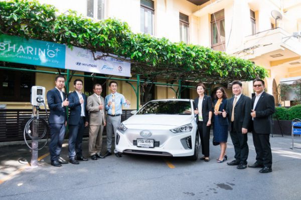 ฮุนไดสนับสนุนรถยนต์พลังงานไฟฟ้า ไอออนิค โครงการ “Thammasat Smart City”