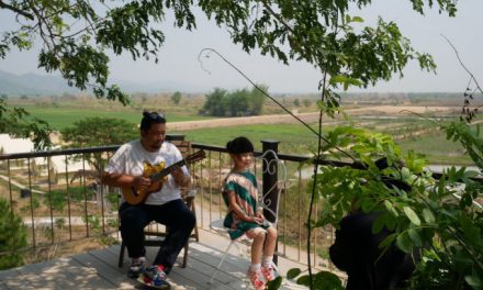 “บอย-ตรัย ภูมิรัตน” ชวนครอบครัวทุกวัยไปเที่ยวด้วยกัน  แต่งเพลงใหม่พร้อมทำคลิปครอบครัวแอ่วม่วนที่จ.เชียงรายตามสไตล์ Chiang R A I