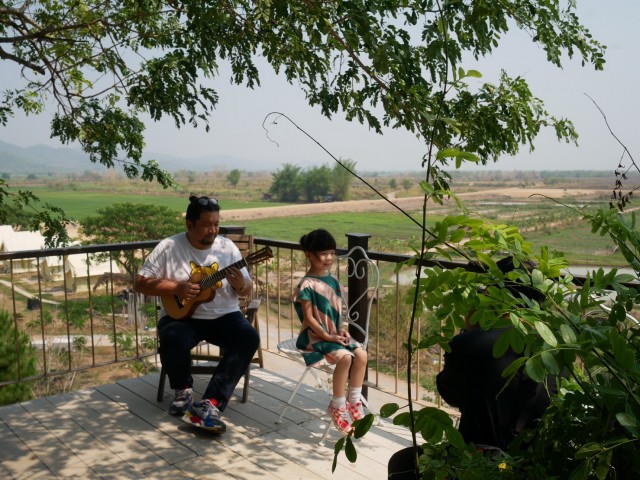“บอย-ตรัย ภูมิรัตน” ชวนครอบครัวทุกวัยไปเที่ยวด้วยกัน  แต่งเพลงใหม่พร้อมทำคลิปครอบครัวแอ่วม่วนที่จ.เชียงรายตามสไตล์ Chiang R A I