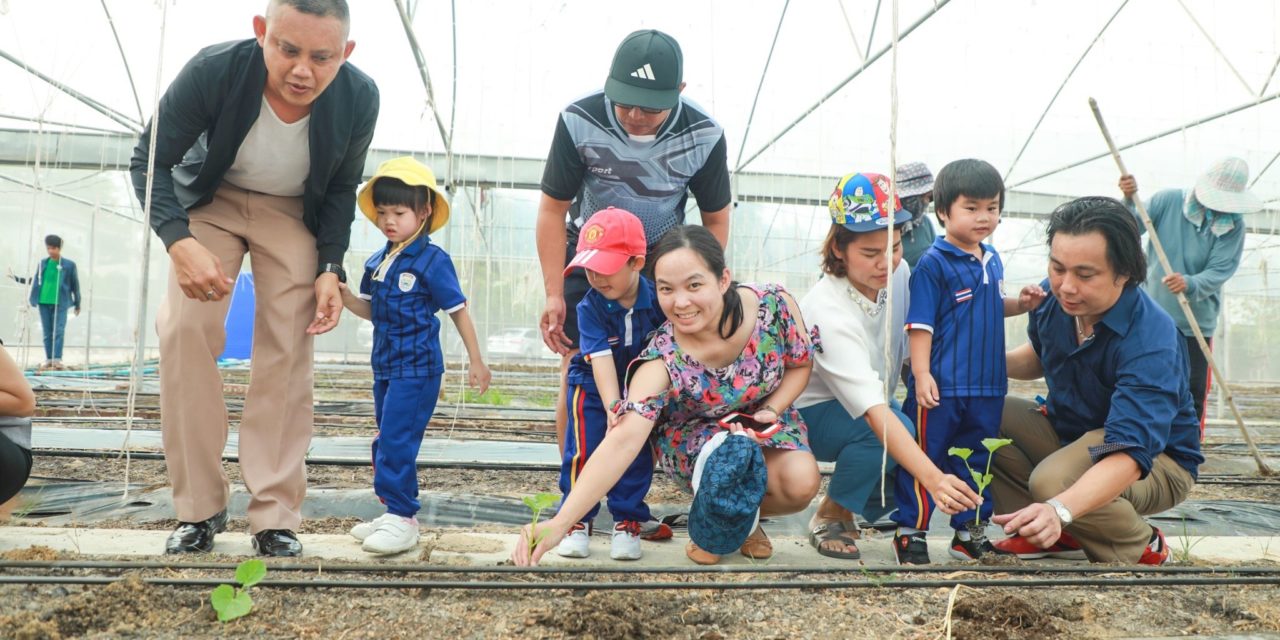 สาธิตกรุงเทพธนบุรี ผุดโครงการ ‘เมล่อนของหนู’  ให้เด็กๆ ได้เรียนรู้จากการลงมือทำจริง