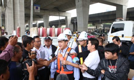 การรถไฟฯ พร้อมหน่วยงานภาครัฐ ลงพื้นที่ผลักดันผู้บุกรุกพื้นที่ของการรถไฟแห่งประเทศไทยในพื้นที่ก่อสร้างโครงการระบบรถไฟชานเมือง (สายสีแดง) ช่วงบางซื่อ – รังสิต สัญญาที่ 1