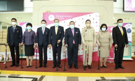 รมว.พม. รับมอบไม้เท้าเลเซอร์พระราชทาน นวัตกรรมคนไทย ช่วยผู้สูงอายุที่มีปัญหาการเดินและผู้ป่วยพาร์กินสัน