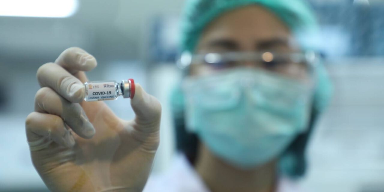 “สุวิทย์ เมษินทรีย์” รมว.การอุดมศึกษาฯ เผยข่าวดีหลังทดสอบวัคซีนเข็มที่สอง สร้างภูมิคุ้มกันต่อโควิด – 19 ได้ระดับสูง เดินหน้าทดสอบในมนุษย์ เปิดรับอาสาสมัคร เดือน ส.ค. – ก.ย.นี้ ก่อนทดสอบเข็มแรก เดือน ต.ค.นี้