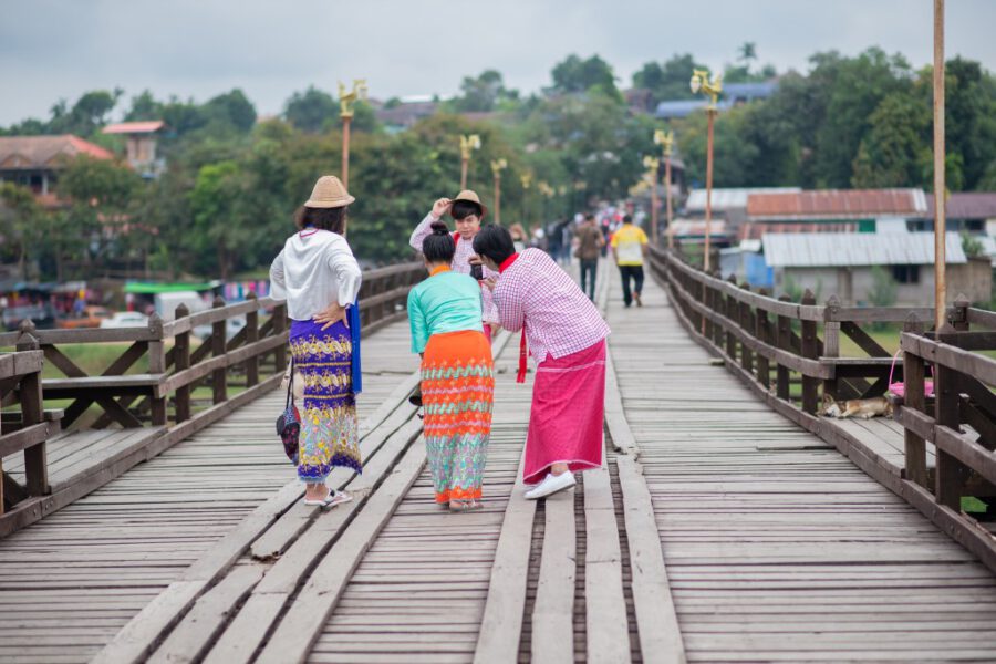 สะพานมอญ สะพานไม้ที่ยาวที่สุดในประเทศไทย