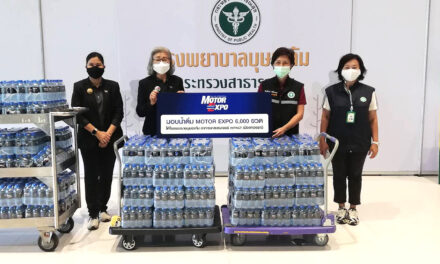 MOTOR EXPO ส่งกำลังใจ “คนไทยไม่เคยทิ้งกัน”  มอบน้ำดื่มให้ รพ.บุษราคัม