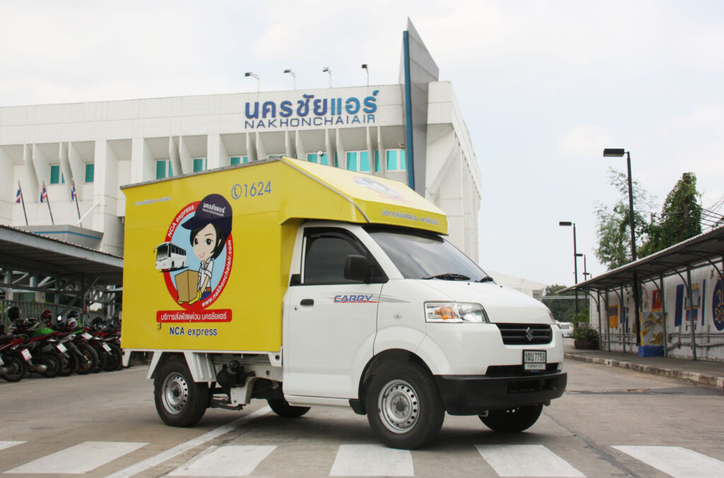 นครชัยแอร์ เดินหน้าบริการ NCA Express ส่งพัสดุด่วน ภายใน 1 วัน รับส่งทั้งอาหาร ผลไม้หรือของสด พร้อมเดินหน้าธุรกิจใหม่ ร้านอาหารเดลิเวอรี่ Ban Suan Kitchen (บ้านสวน คิทเช่น) บริการอาหารกล่องในราคาพิเศษสุด ยุคโควิด