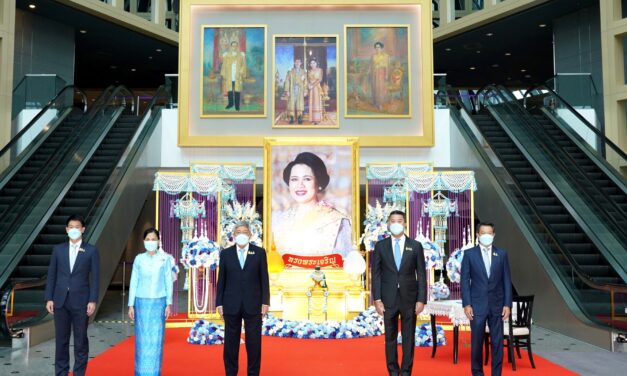 ธนาคารไทยพาณิชย์จัดพิธีถวายราชสดุดีเฉลิมพระเกียรติและถวายพระพรชัยมงคล เนื่องในโอกาสวันเฉลิมพระชนมพรรษาสมเด็จพระบรมราชชนนีพันปีหลวงธนาคารไทยพาณิชย์จัดพิธีถวายราชสดุดีเฉลิมพระเกียรติและถวายพระพรชัยมงคล เนื่องในโอกาสวันเฉลิมพระชนมพรรษาสมเด็จพระบรมราชชนนีพันปีหลวง