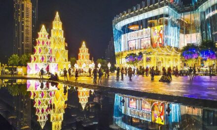 ไอคอนสยาม เนรมิตปรากฏการณ์ความสุขรับปีใหม่ยิ่งใหญ่ตระการตา  “Bangkok Illumination 2021”  มหัศจรรย์ความสุขเทศกาลไฟประดับ ณ โค้งน้ำที่สวยที่สุดริมแม่น้ำเจ้าพระยา วันนี้ –  5 มกราคม 2565 ณ ไอคอนสยาม ถนนเจริญนคร