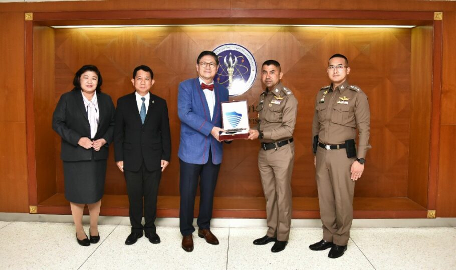 ‘เอนก’ ชื่นชม ‘สมาร์ทเซฟตี้โซน 4.0’ ที่คว้ารางวัลชนะเลิศ The Best Experience in Community Policingในการประชุมสุดยอดตํารวจโลก ที่ดูไบ