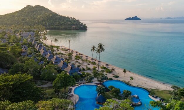 “เอส โฮเทล แอนด์ รีสอร์ท” ชวนสาดความสุข ฉลองสงกรานต์บนเกาะอันงดงามของประเทศไทย  เลือกพักผ่อนต้อนรับปีใหม่ไทยแบบชุ่มช่ำ ที่รีสอร์ตระดับ 5 ดาวในเครือ SHR บนเกาะพีพี เกาะภูเก็ต และเกาะสมุย  ด้วยข้อเสนอสุดคุ้มค่าที่มาพร้อมกิจกรรมและสิทธิพิเศษมากมาย