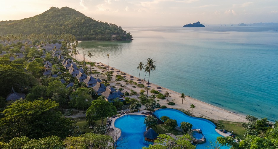 “เอส โฮเทล แอนด์ รีสอร์ท” ชวนสาดความสุข ฉลองสงกรานต์บนเกาะอันงดงามของประเทศไทย  เลือกพักผ่อนต้อนรับปีใหม่ไทยแบบชุ่มช่ำ ที่รีสอร์ตระดับ 5 ดาวในเครือ SHR บนเกาะพีพี เกาะภูเก็ต และเกาะสมุย  ด้วยข้อเสนอสุดคุ้มค่าที่มาพร้อมกิจกรรมและสิทธิพิเศษมากมาย