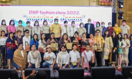 พม. โดย สค. เดินแบบ DWF fashion show 2022 “weaving a dream” ภายใต้งาน “20 ปี พม. เสริมพลัง สร้างโอกาส พัฒนาคนทุกช่วงวัย”