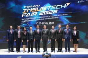 รัฐมนตรีว่าการกระทรวงการคลังเป็นประธานมอบรางวัล “สุดยอดประกันภัยดีเด่นครบวงจร ประจำปี 2565” และกดปุ่มเปิดงาน Thailand InsurTech Fair ครั้งที่ 2 อย่างยิ่งใหญ่ โดยเชิญยืนไว้อาลัยเหตุกราดยิงที่หนองบัวลำภู ก่อนเปิดงาน