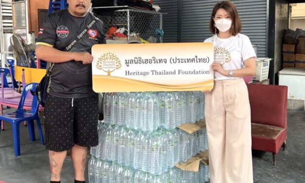 มูลนิธิเฮอริเทจ ประเทศไทย มอบน้ำดื่มให้ผู้ประสบอุทกภัยจากพายุโนรู จ. อุบลราชธานี