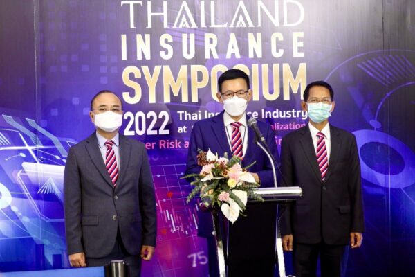 คปภ. เปิดเวทีสัมมนาวิชาการด้านประกันภัย “Thailand Insurance Symposium 2022” • ชูผลงานทางวิชาการเรื่อง “ประกันภัยและการบริหารความเสี่ยงด้านไซเบอร์ของหน่วยงานภาครัฐ” เป็นผลงานดีเด่นแห่งปี เผยเล็งนำไปต่อยอดเพื่อขยายผลในทางปฏิบัติต่อไป