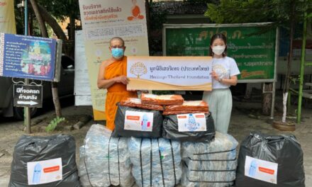 มูลนิธิเฮอริเทจ (ประเทศไทย) ส่งมอบขวดพลาสติก PET แก่วัดจากแดง เพื่อผลิตผ้าไตรจีวรสำหรับพระสงฆ์