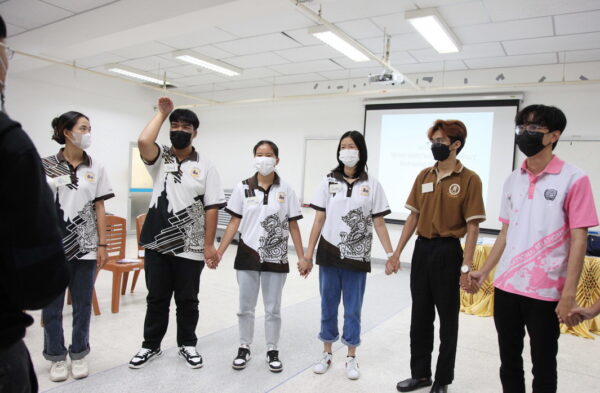 สถาบันวิจัยสังคม จุฬาฯ ขับเคลื่อนหลักสูตร ‘เพื่อนสร้างสุข’ หวังลดปัญหาสุขภาพจิต-ภาวะเครียด-ซึมเศร้า ในรั้วมหาวิทยาลัย นำร่อง ‘วิทยาลัยการเมืองการปกครอง มหาวิทยาลัยมหาสารคาม’ เป็นโมเดลต้นแบบให้กับมหาวิทยาลัยทั่วประเทศ