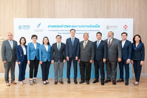 กรุงเทพประกันชีวิต ผนึกกำลัง 3 พันธมิตร เพื่อยกระดับคุณภาพชีวิตของคนไทยให้มีความมั่นคงทั้งทางด้านการเงินและสุขภาพ โดยความร่วมมือแรกดำเนินการผ่านโครงการ  Grand Open House Bangkok Life Smart Leader เพื่อเพิ่มและพัฒนาบุคลากรคนรุ่นใหม่ในเส้นทางอาชีพที่ปรึกษาทางการเงิน