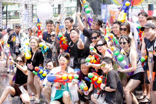 สงกรานต์เซ็นทรัลเวิลด์ คึกคัก นักท่องเที่ยวทั่วโลกแห่เล่นน้ำ สุดมันส์ สมเป็น The Best Songkran Landmark of Thailand    