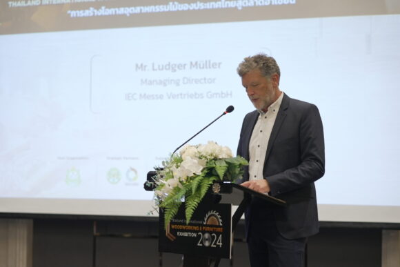 นาย Ludger Müller (ลูการ์ มุลเลอร์) กรรมการผู้จัดกา