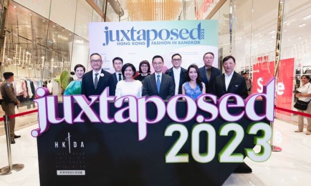 JUXTAPOSED 2023 การแสดงแฟชั่นจากฮ่องกงในกรุงเทพฯโดยสมาคมนักออกแบบแฟชั่นแห่งฮ่องกง   นำงานดีไซน์มาบรรจบกับฝีมือเชิงช่างดั้งเดิม ในเมตะเวิร์สที่ส่งโลกจริงประชันโลกเสมือนจริง