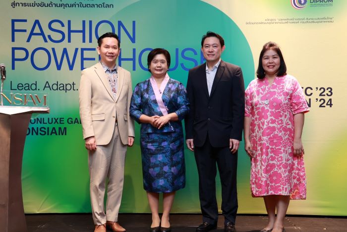 พร้อม นำทัพบุกไอคอนสยาม ปลุกพลังสร้างสรรค์ ดันกระแสแฟชั่นไทย นำร่อง Fashion Powerhouse พร้อมเปิดเวทีจับคู่ธุรกิจ เดินหน้าดัน Soft Power ยกระดับสินค้าไทยสู่เวทีโลก คาดการณ์กระตุ้นเศรษฐกิจมากกว่า 500 ล้านบาท