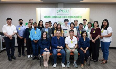 ‘BLC’ ต้อนรับคณะผู้อบรมจากวิทยาลัยเภสัชกรรมสมุนไพรแห่งประเทศไทยเข้าเยี่ยมชมโรงงาน 