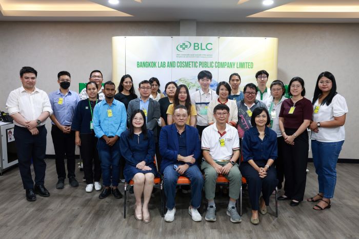 ‘BLC’ ต้อนรับคณะผู้อบรมจากวิทยาลัยเภสัชกรรมสมุนไพรแห่งประเทศไทยเข้าเยี่ยมชมโรงงาน 