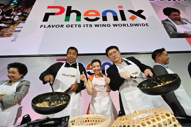 “Phenix” ฉลองกรุงเทพฯ ศูนย์กลางท่องเที่ยวและแหล่งรวมสุดยอดความอร่อย เปิดตัวยิ่งใหญ่ ผู้ว่า กทม. นายชัชชาติ สิทธิพันธุ์ ดารา พิธีกร และเชฟชื่อดังทั่วประเทศรังสรรค์ผัดไทยยิ่งใหญ่ที่สุดในโลก 242 กระทะ ดันซอฟต์พาวเวอร์ไทยไกลก้องโลก