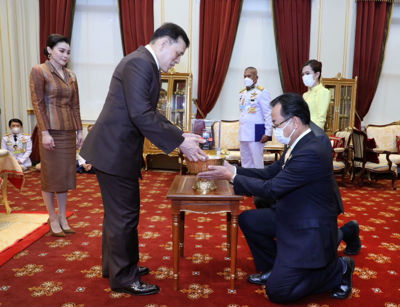 พระบาทสมเด็จพระเจ้าอยู่หัว และสมเด็จพระนางเจ้า ฯ พระบรมราชินีพระราชทานพระบรมราชวโรกาสให้ คณะผู้บริหารสยามคูโบต้าเข้าเฝ้าฯน้อมเกล้า ฯถวายเครื่องจักรกลการเกษตร