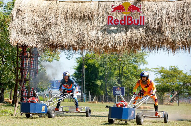 นักแข่ง RedBull KTM Factory Racing โชว์ฟอร์มซิ่งรถกระแทะด้วยความเร็วกว่า 100 กม/ ชม. ก่อนลุยศึก Thailand GP!