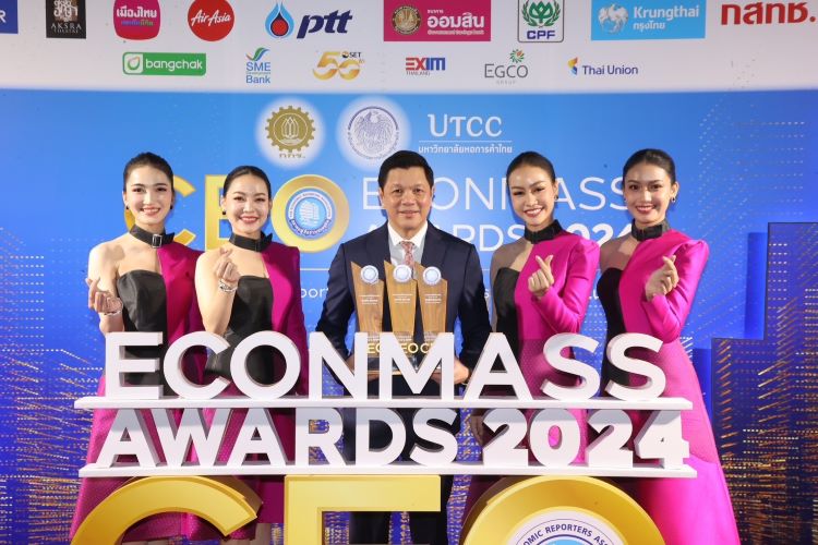 ผอ.ออมสิน รับ 3 รางวัล สุดยอดซีอีโอ “CEO Econmass Awards 2024”